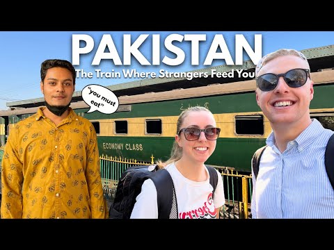 Kind Strangers Shared Everything on This Pakistani Train π΅π°