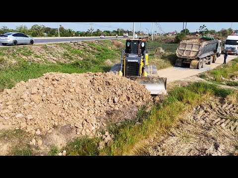 Fantastic skill! Amazing operator skill pushing soil filling land using powerful bulldozer