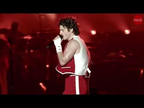 Benson Boone's unreleased song "Young American Heart" at the Sips & Sounds Music Festival Coca-cola