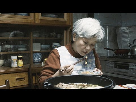 Dissatisfied with her husband's violent and authoritarian family life, a woman staged an accident...