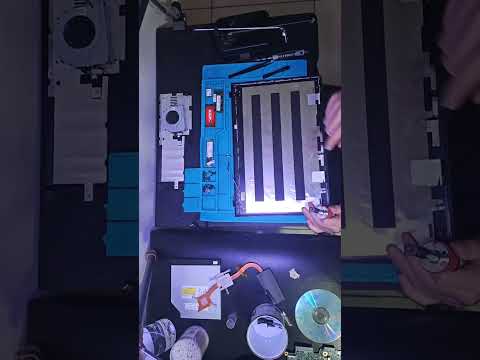 Live highlight - salvaging everything from my old laptop (also the screen for a project) #tinkering