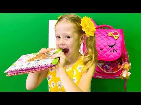 ناستيا وأبي يلعبان لعبة الطالب والمعلم . قصة تعليمية للاطفال