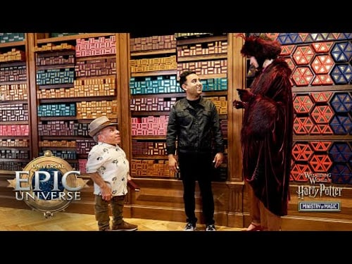 Wand Magic with Warwick Davis in The Wizarding World of Harry Potter – Ministry of Magic