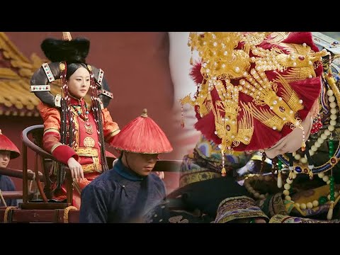 Jingse tried to ruin the coronation but knelt once she saw Ruyi’s pearl crown!