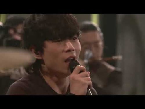 【趙雷讓人淚目的《南方姑娘》現場版】你是不是也喜歡著一個穿著碎花裙,話不多,笑起來平靜優雅的姑娘,冬天了,你找到她了麽~