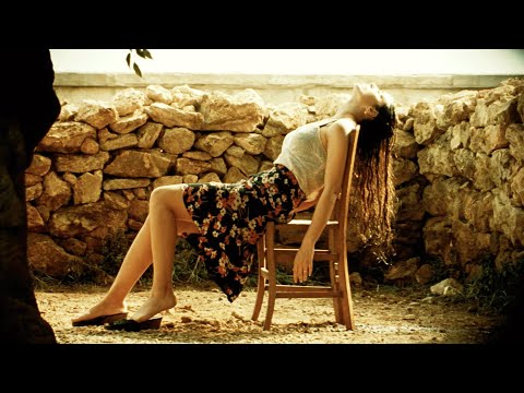 性感女神大尺度出演,人性欲望被扒的一丝不剩,无数男生的性启蒙,106万人打出8.9高分,20分钟看完2000年意大利国宝级女神莫妮卡·贝鲁奇电影《西西里的美丽传说》