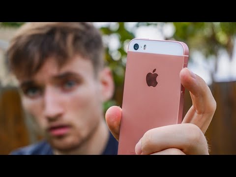 I Used the Oldest iPhone SE... How is it still good?