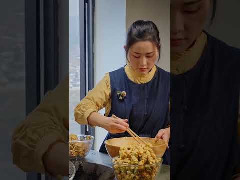 红果参入口脆、果肉绵,青草香扑鼻,带点蓝莓和桑葚味,微甜无酸,用它做了几道创意菜,真的惊喜!【滇西小哥】#shorts#cooking #delicious #滇西小哥 #food #foodie