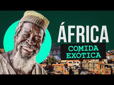 Comiendo piedras, salchicha de cordero y raíces. Comida callejera en África.