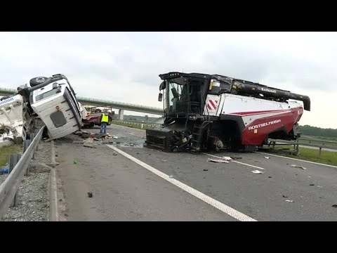 If It Hadn't Been Captured On Camera No One Would Have Believed This crazy John Deere Tractor Accide