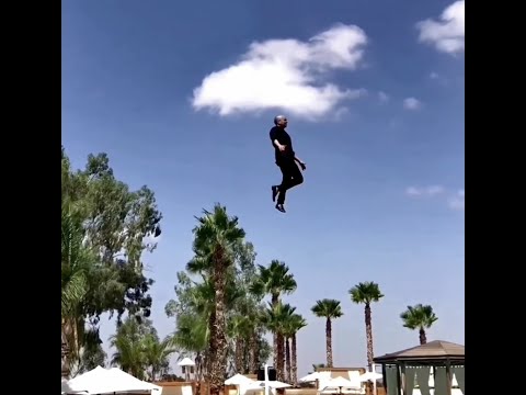 He is from another world!😱