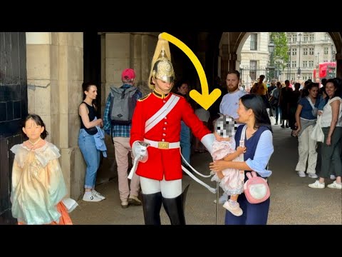 DISRESPECTFUL, WHAT SHE DID IS WRONG, KING’S GUARD DID THIS TO HER 🙄😳🚫❌