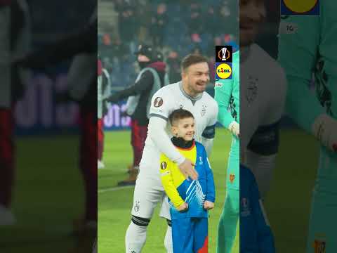 POV: being a mascot in the #UEL 🥰#UELOnYourTeam @lidlgb