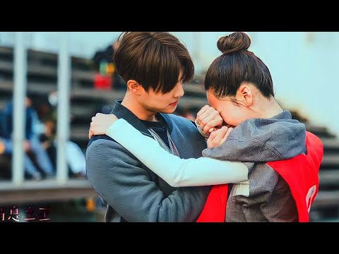 بنت بلطجية بتضرب اى حد في المدسة وصديق طفولتها بيجي يعيش معاها وبتحاول تخليه يقع في حبها غصب عنه