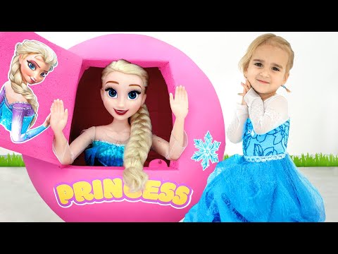 Alice brinca com um Ovo Surpresa Gigante