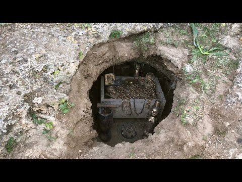فتح مطمورة بجانب معبد قديم//opening buried next to an old temple//hunting treasures/treasure Hunter