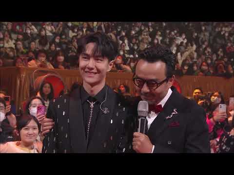 王一博携《无名》登湖南卫视小年夜春晚,与汪涵同框出现诸多感动画面!