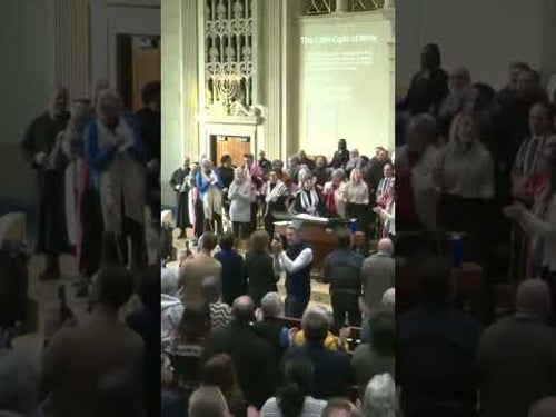 A beautiful moment at the “ICE Out of Minnesota” service at Temple Israel this morning.
