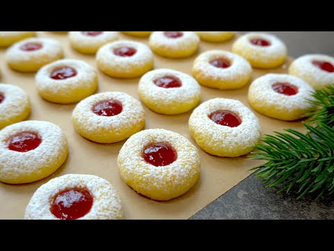 I bake these simple cookies every year for Christmas! They're delicate and so delicious.