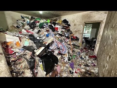 Unable to bear the old man's hoarding any longer, the neighbors hired a cleaning service.