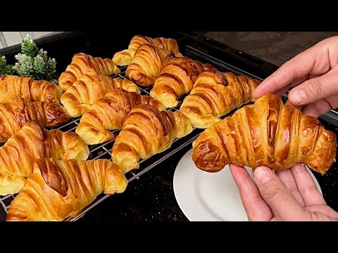 كرواسون محشية بكريمة اللوز وشوكلاته