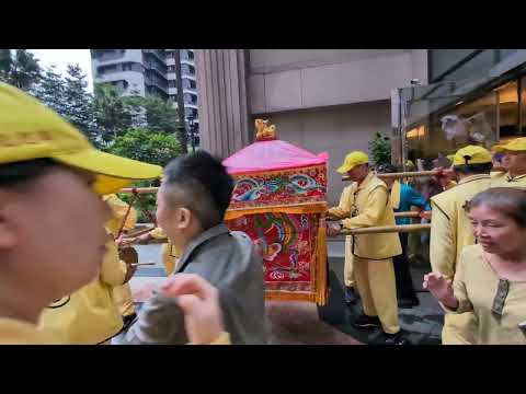 超極窄巷!...白沙屯三媽突跑進大樓社區內繞了一圈..找到祂...太神奇了!-2025白沙屯媽祖土城板橋贊境(2)