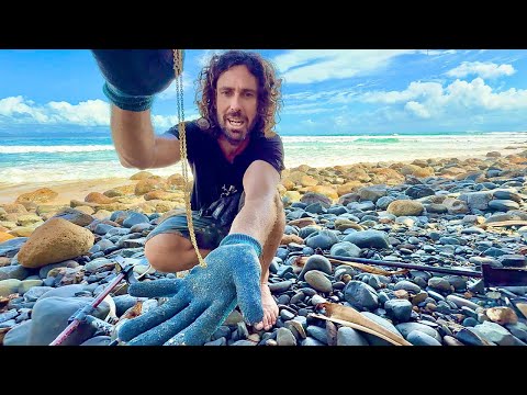 Metal Detecting GOLD at Australia's Most Beautiful Beach