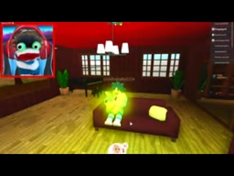 Fizzy Babysits Baby in Bloxburg