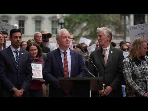 Van Hollen, colleagues rally against Trump's illegal attacks on federal workers
