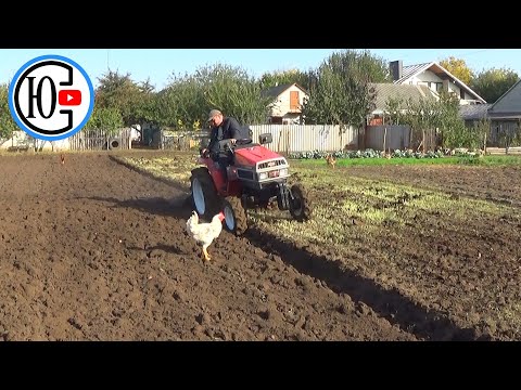 I'm plowing through manure!!! It's razor-sharp. Measuring diesel consumption on a Japanese tractor.