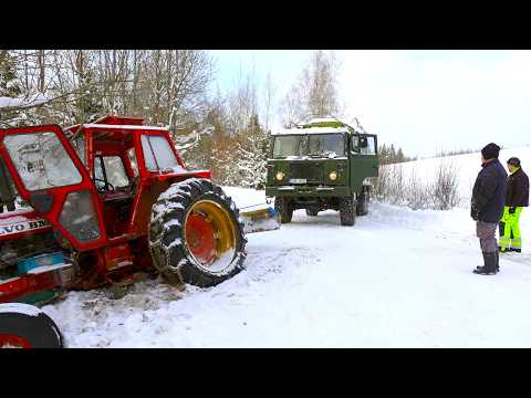 OLD Scania TGB30 vs Tractor Rescue