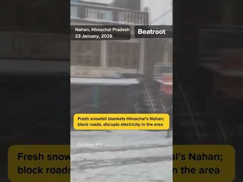 Fresh snowfall blankets Himachal's Nahan; block roads, disrupts electricity in the area #shorts