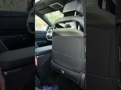 💡Rear luxury experience in the Zeekr 7X