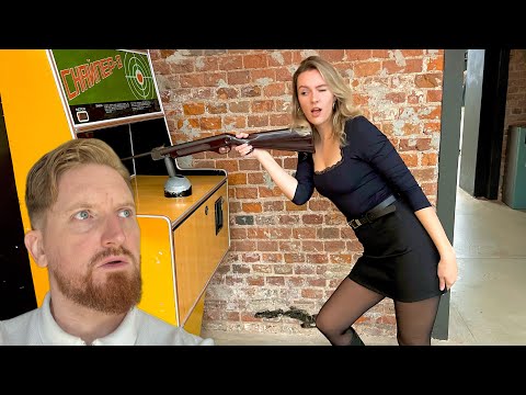 SOVIET Arcade Review With Russian Girl 🕹️