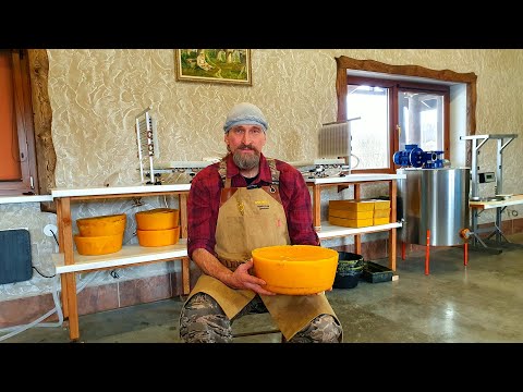 Making cast wax foundation at home.