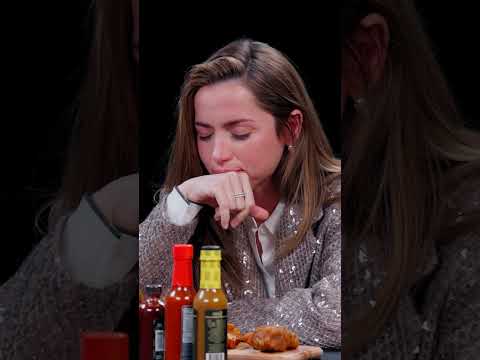 This Ana De Armas moment on Hot Ones had the studio cracking up 😭