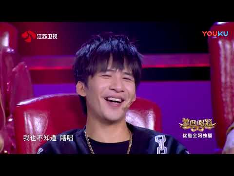 美声大魔王空降蒙面舞台 《莫斯科郊外的晚上》高音美炸了!#蒙面唱将猜猜猜 #翻唱