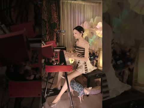 Live streaming room for piano music