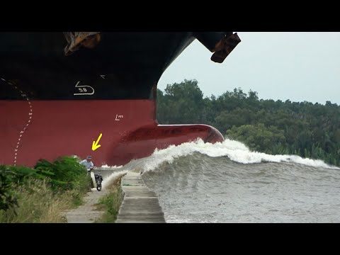 ⚠️ Warning: Dangerous River Section When Container Ships Pass Through