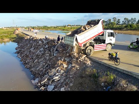 BE CAREFUL ! Dump Truck Pushing Stone & Rock Into Water Delete BIG Pond Skill Landfill Dozer Komatsu