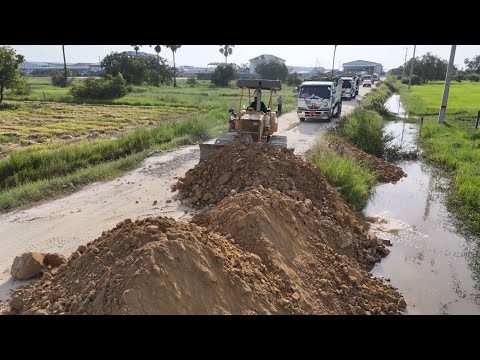 Driver Work by Be careful.START A New Project! Using DOZER Pushing Stone Soil with Dump Trucks 5Ton