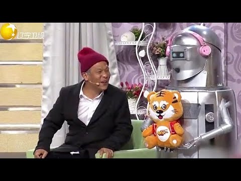 小品 宋小宝给机器人提问题,机器人自闭气冒烟了,损色你还太嫩