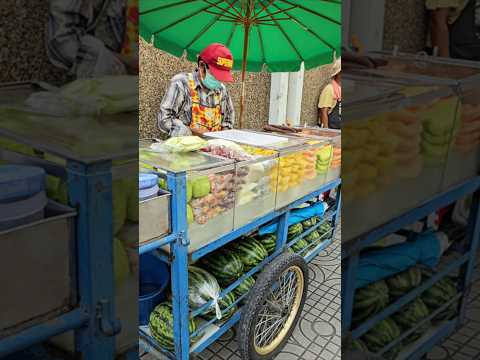 따라올 자가 없다는 태국 길거리 과일장수? 달인의 현란한 스킬! 기계보다 빠른 열대과일 자르기 달인 Crazy speed! Fruit cutting master #shorts