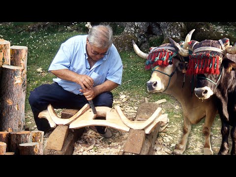 Handmade YOKE with a WOODEN TRUNK. Manual carving of this agricultural piece by an expert