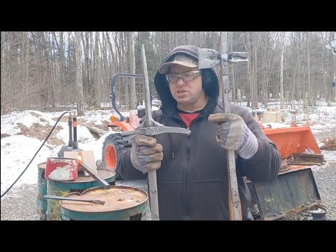 Blacksmithing ... Bec de Falcon Poleaxe