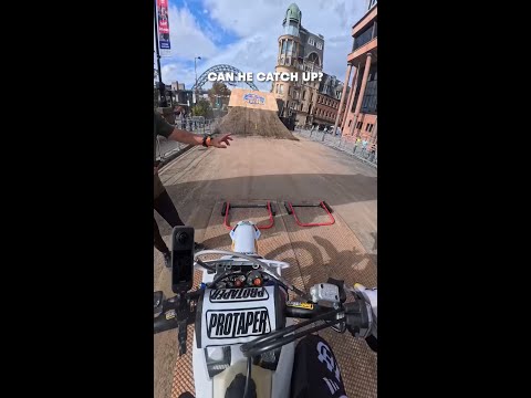 When the chase becomes the strategy 🏍️💥