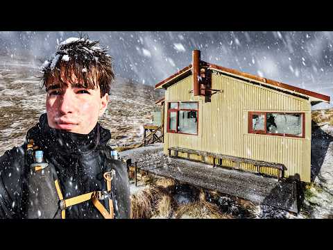 Surviving -11°C Snowstorm in a Mountain Cabin