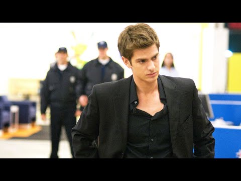 孤独的创业天才,虽成为了史上最年轻的世界首富,最终却众叛亲离,49万人打出8.2高分,23分钟看完2010年真实事件改编传记电影《社交网络》