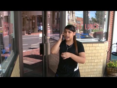 Latina waitress recieves racist note instead of tip