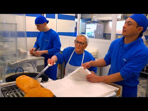 Fried Neapolitan Pizza" Don't miss out on the king of Neapolitan street food!